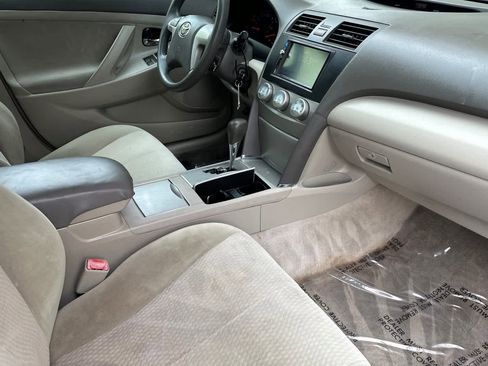 Used 2011 Toyota Camry LE image 16