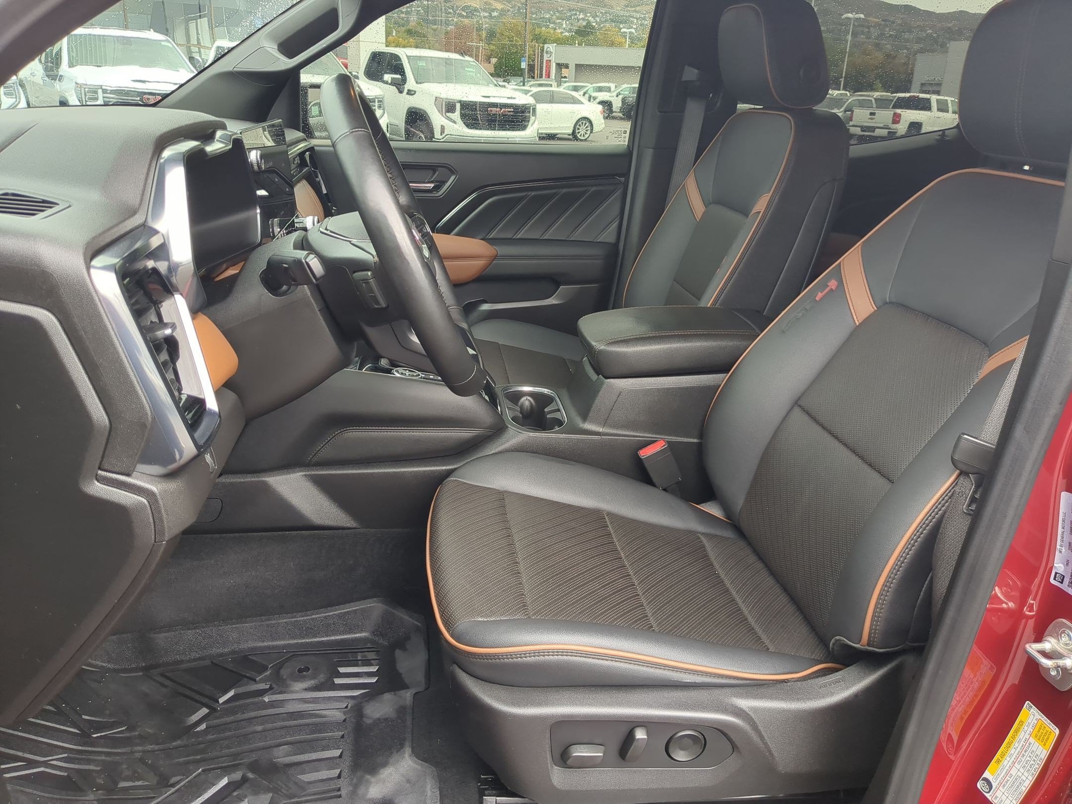 Used 2024 GMC Canyon AT4 w/ AT4 Premium Package AWD/4WD image 14