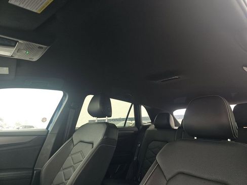 Used 2025 Volkswagen Atlas Cross Sport SE image 35