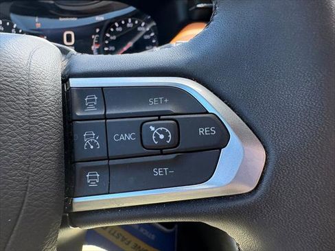 Certified 2025 Jeep Compass Limited AWD/4WD image 18
