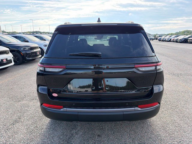 New 2026 Jeep Grand Cherokee Altitude AWD/4WD image 4