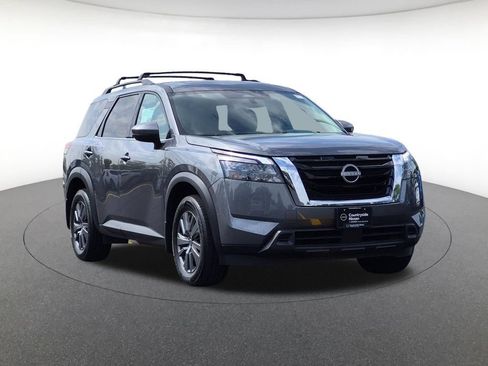 Used 2025 Nissan Pathfinder SV w/ SV Premium Package FWD image 3