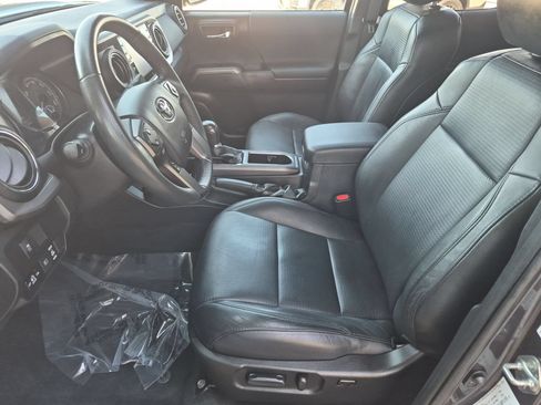 Used 2021 Toyota Tacoma TRD Off-Road w/ TRD Premium Off Road Package AWD/4WD image 11