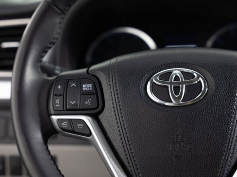 Used 2015 Toyota Highlander XLE image 36