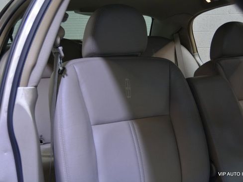 Used 2010 Lincoln Town Car Signature Limited image 14