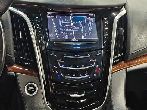 Used 2019 Cadillac Escalade Luxury AWD/4WD image 6