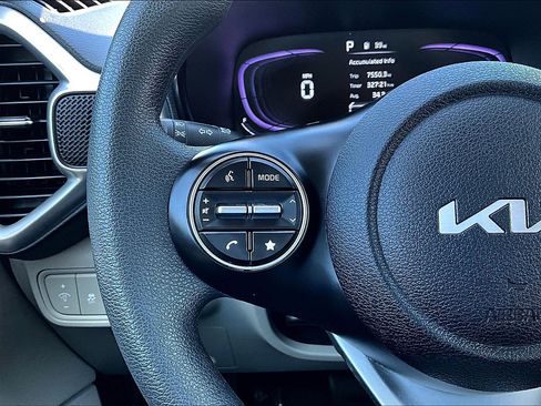 Used 2025 Kia Soul LX FWD image 19