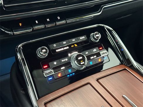Used 2022 Lincoln Navigator Reserve image 34