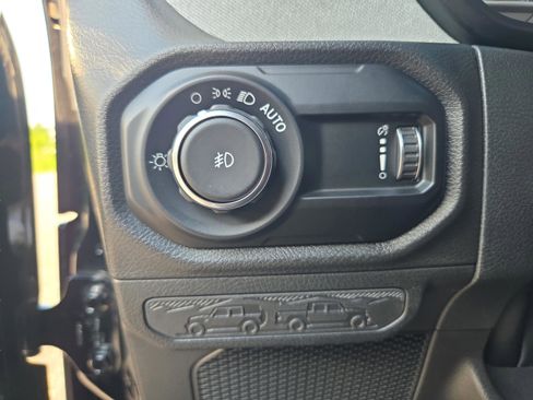 Used 2024 Jeep Wrangler Unlimited Sport AWD/4WD image 31