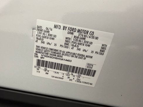 Used 2017 Ford Explorer XLT w/ Equipment Group 202A AWD/4WD image 15
