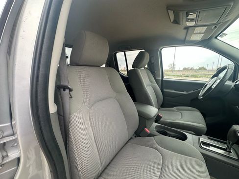 Used 2018 Nissan Frontier SV image 18