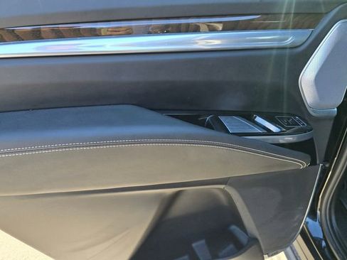 Used 2025 Cadillac Escalade Sport Platinum image 16