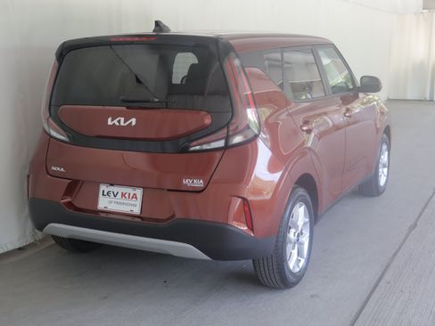 Used 2023 Kia Soul LX w/ LX Technology Package FWD image 5
