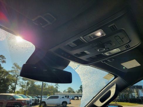 Used 2024 GMC Yukon XL SLT w/ SLT Premium Package image 25