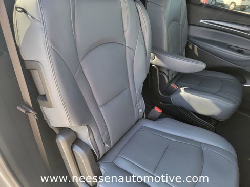Used 2023 Buick Enclave Essence image 13
