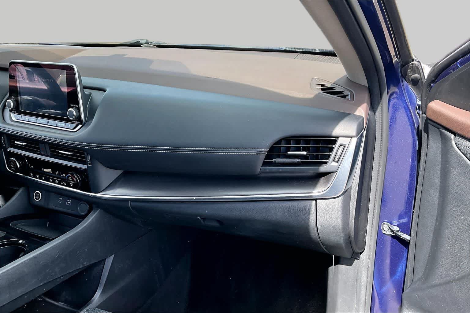 Used 2023 Nissan Rogue SV FWD image 32
