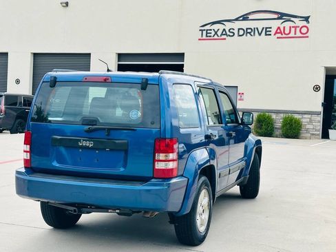 Used 2010 Jeep Liberty Sport image 7