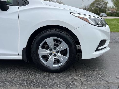 Used 2017 Chevrolet Cruze LS image 9