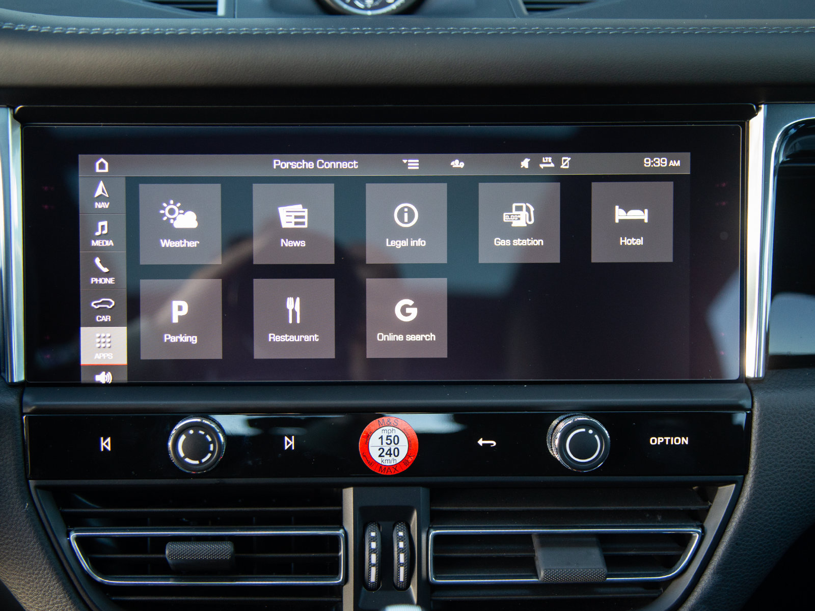 Certified 2026 Porsche Macan AWD/4WD image 18