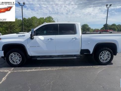 Used 2022 Chevrolet Silverado 2500 High Country w/ Z71 Off-Road Package AWD/4WD image 5