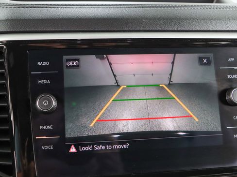 Used 2022 Volkswagen Atlas Cross Sport SE image 18