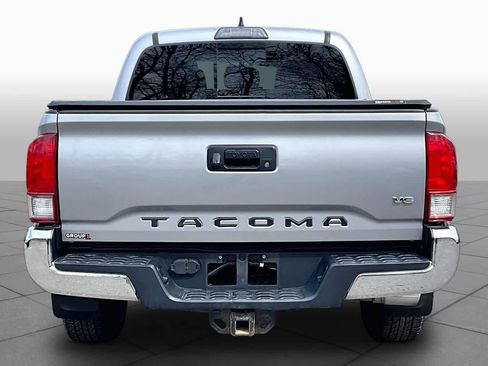 Certified 2017 Toyota Tacoma TRD Off-Road w/ Tow Package (A/T) AWD/4WD image 5