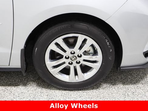 Used 2023 Toyota Sienna XSE image 5