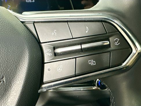 Used 2025 Chevrolet Equinox ACTIV w/ Safety and Technology Package AWD/4WD image 13