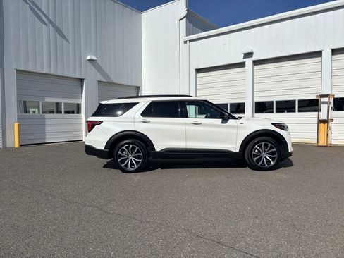 Used 2025 Ford Explorer ST-Line AWD/4WD image 8