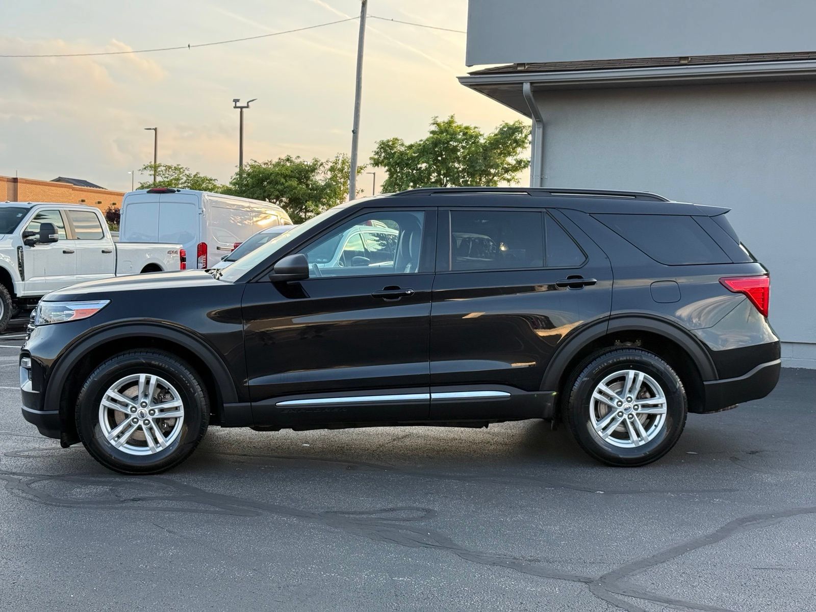 Used 2023 Ford Explorer XLT w/ Equipment Group 202A AWD/4WD image 7