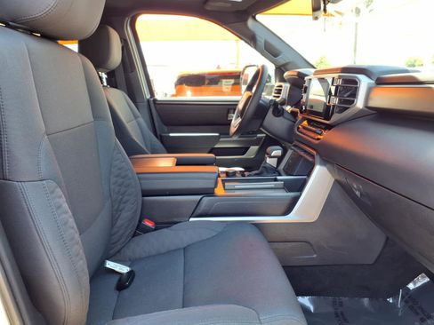 Certified 2025 Toyota Sequoia SR5 AWD/4WD image 23