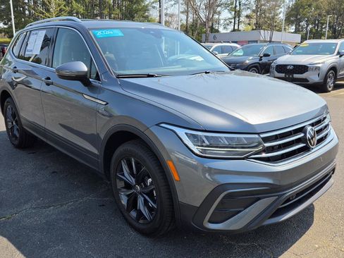 Used 2024 Volkswagen Tiguan SE image 7