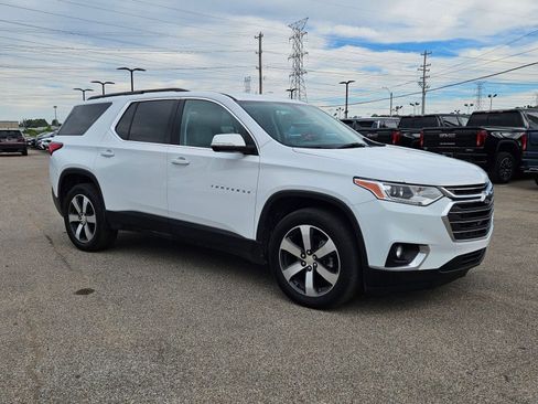 Used 2021 Chevrolet Traverse LT w/ LT Premium Package image 8
