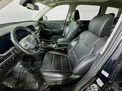 Used 2025 Kia Telluride S FWD image 14
