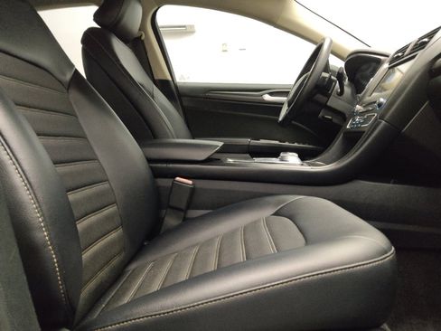 Used 2018 Ford Fusion SE w/ Equipment Group 201A FWD image 21