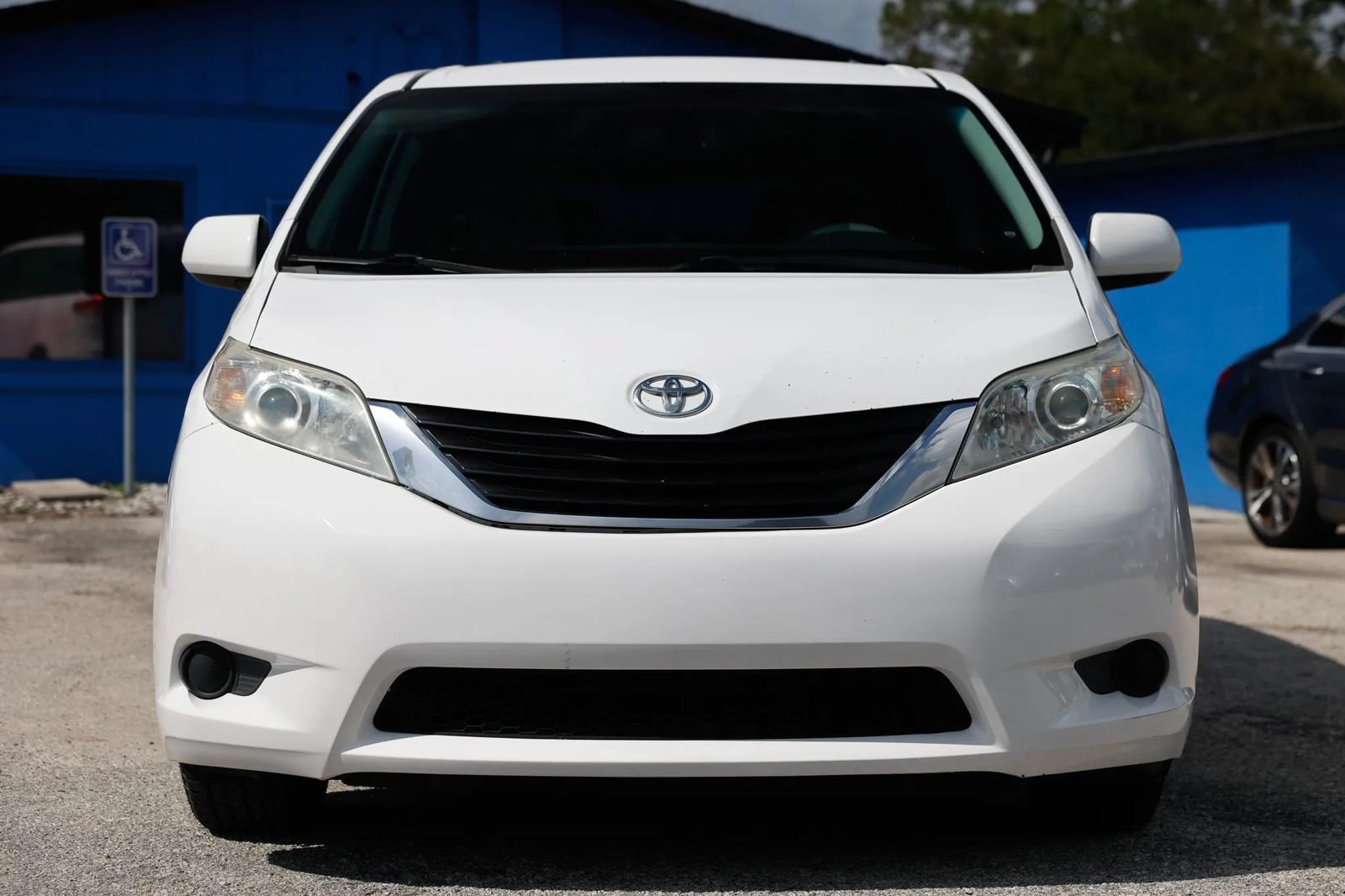 Used 2014 Toyota Sienna LE FWD image 11