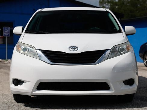 Used 2014 Toyota Sienna LE FWD image 11
