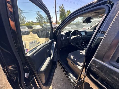 Used 2024 Nissan Frontier SV w/ SV Convenience Package RWD image 6