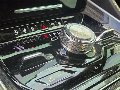 Used 2022 Jeep Wagoneer Series III w/ Premium Group I image 12