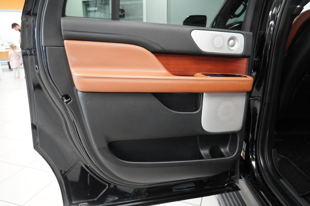 Used 2020 Lincoln Navigator L Reserve AWD/4WD image 28