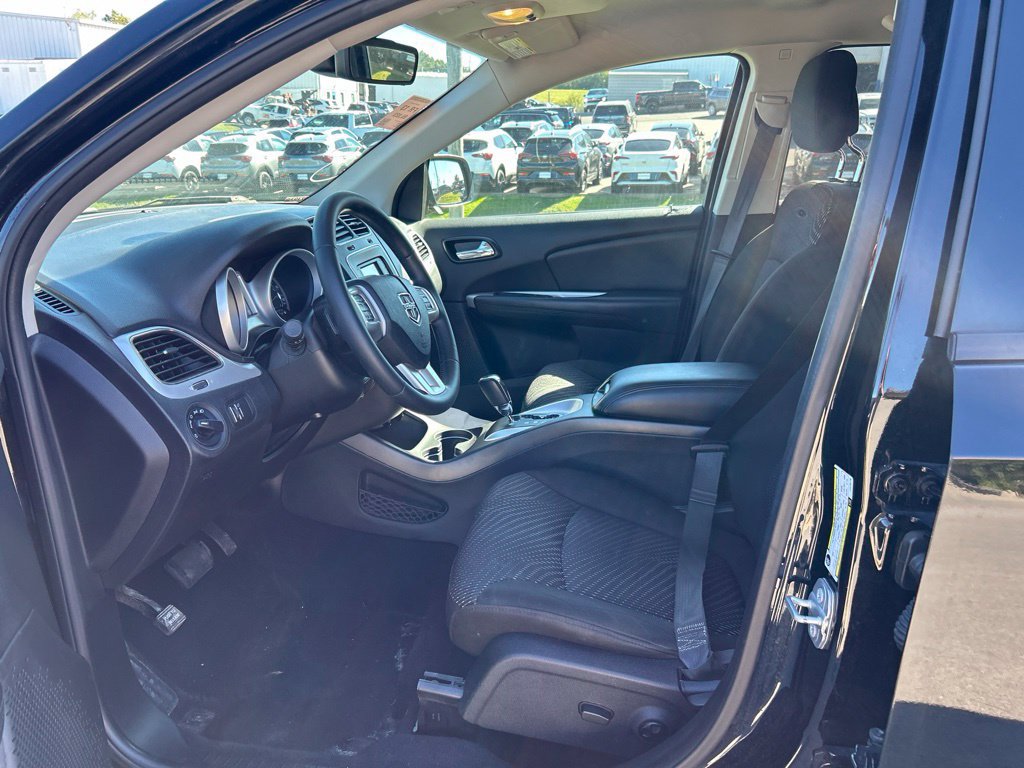 Used 2020 Dodge Journey SE w/ SE Popular Equipment Group FWD image 6