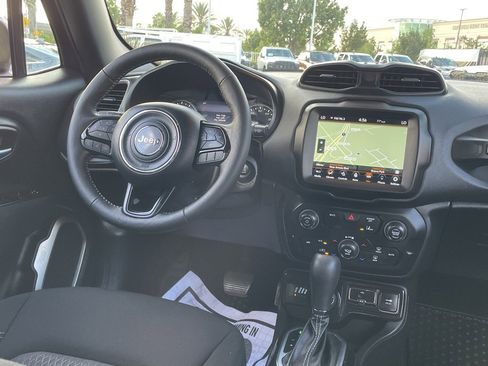 Used 2021 Jeep Renegade Latitude image 23