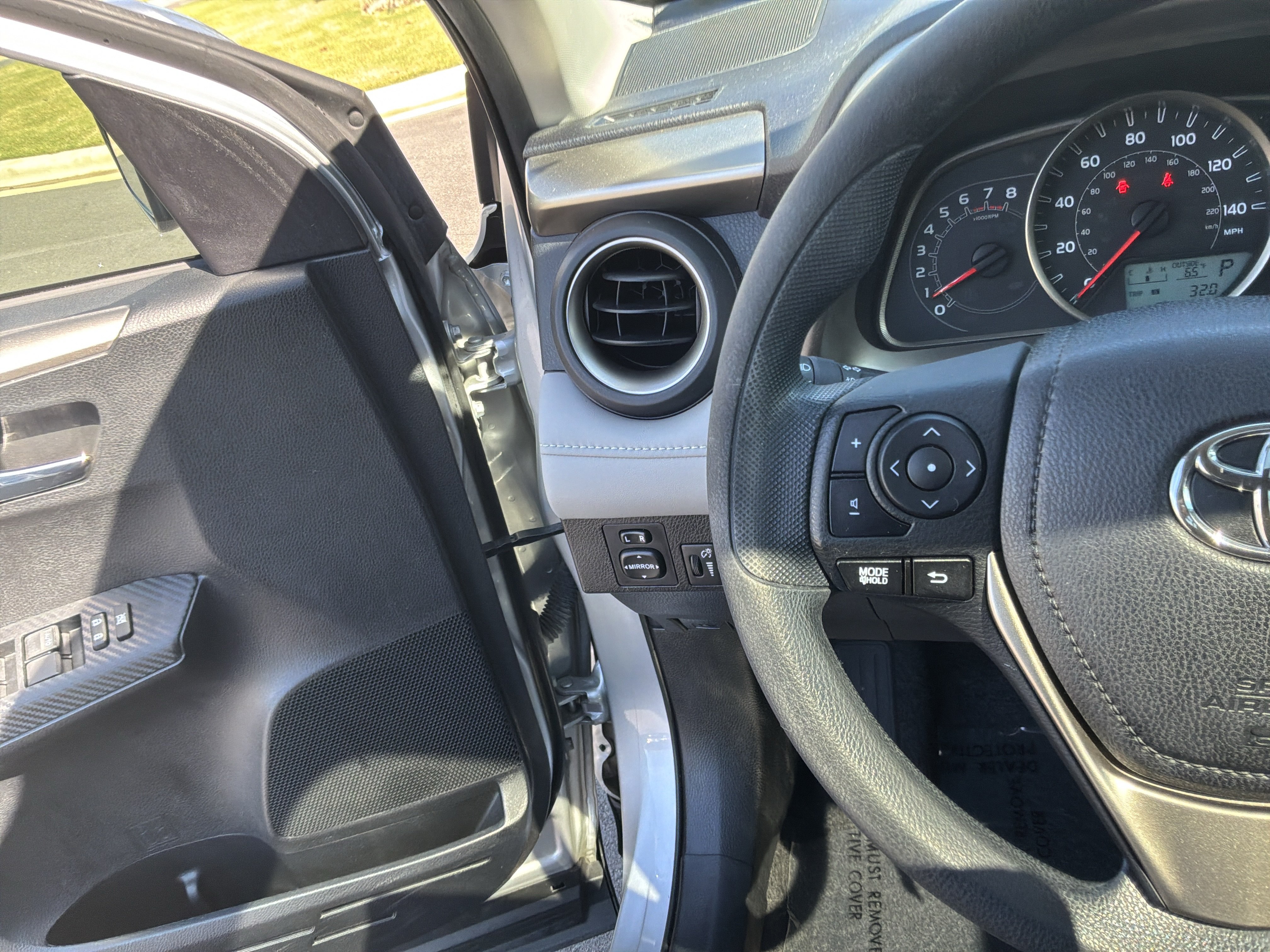 Used 2014 Toyota RAV4 XLE FWD image 19