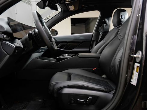 Used 2025 BMW 530i RWD image 4