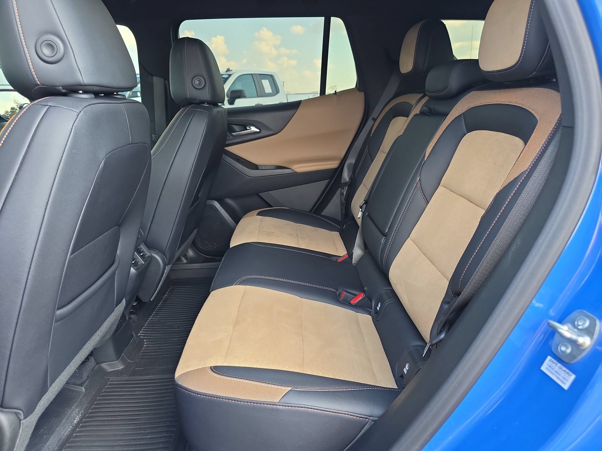 Used 2025 Chevrolet Equinox ACTIV w/ Safety and Technology Package AWD/4WD image 11