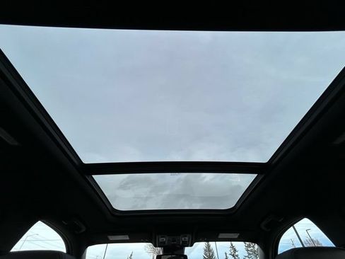Used 2023 GMC Yukon XL Denali AWD/4WD image 13