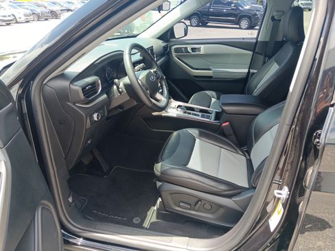 Used 2022 Ford Explorer XLT w/ Equipment Group 202A RWD image 10