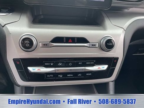 Used 2022 Ford Explorer XLT AWD/4WD image 23