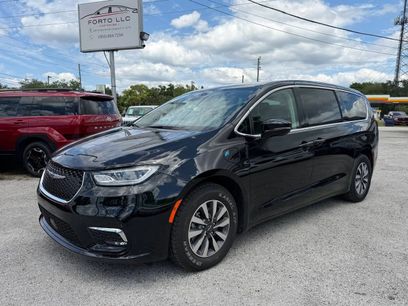 Used 2024 Chrysler Pacifica Limited