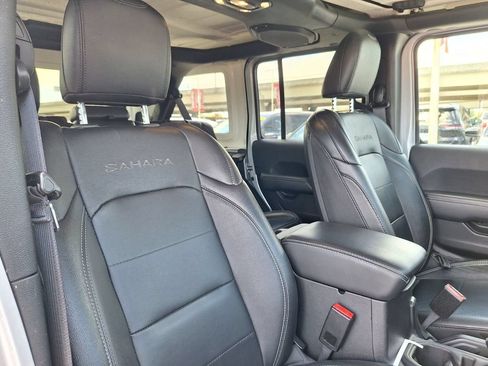 Used 2023 Jeep Wrangler Unlimited Sahara AWD/4WD image 29